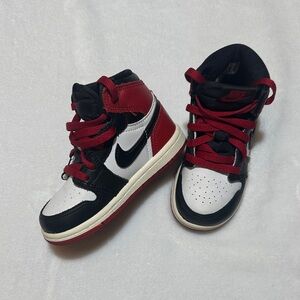 EUC boys black, red & white Air Jordan I retro high OG size 6.5